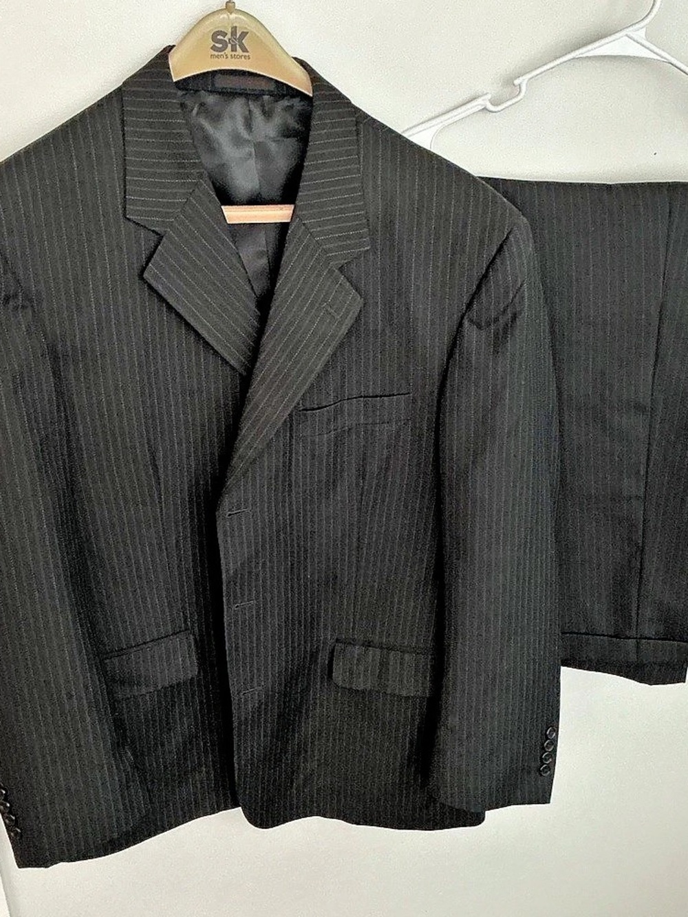 Famous Brand Men's Pinstripe Suit Polyester Size 44R/39W